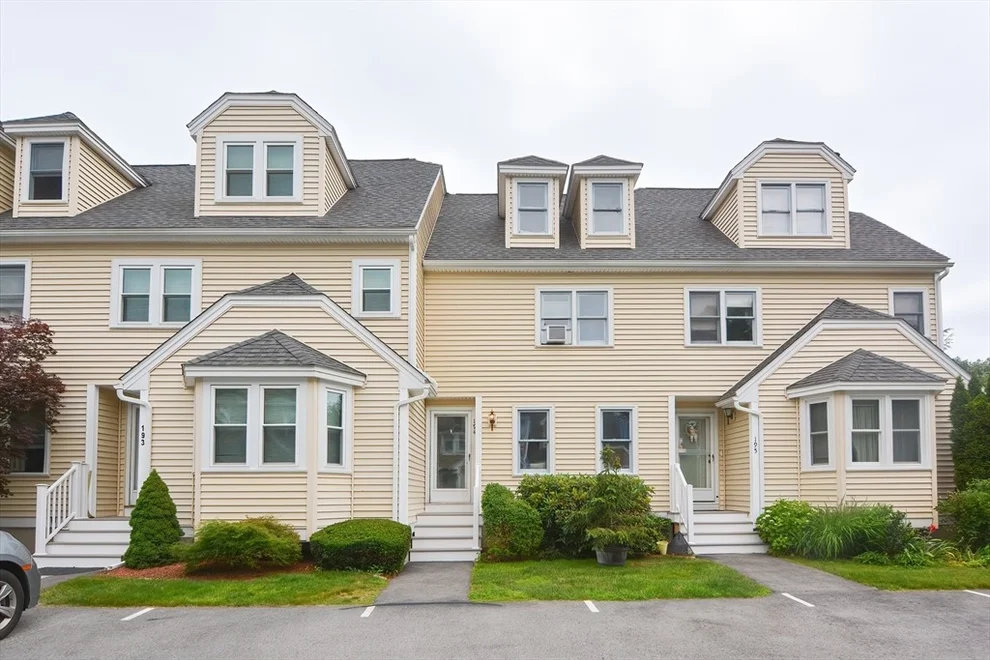Unit for sale at 194 Merrimack Meadows Ln, Tewksbury, MA 01876