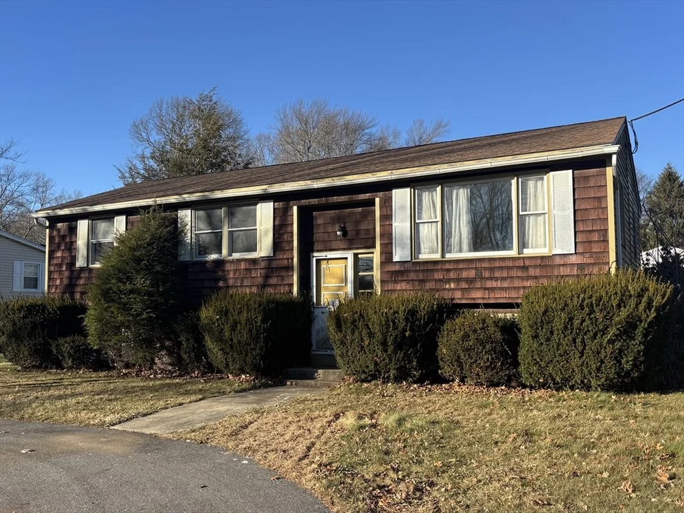 Unit for sale at 30 Tennyson Dr, Swansea, MA 02777