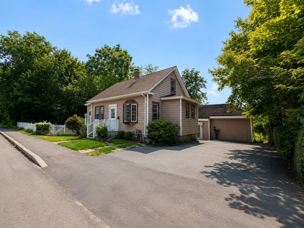 Unit for sale at 230 Main St, Chelmsford, MA 01863
