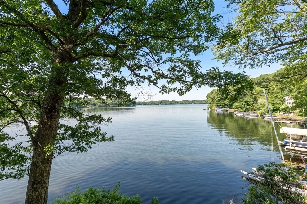 Unit for sale at 40-1/2 Maple Ln, Sutton, MA 01590