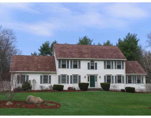 Unit for sale at 5 Huckleberry Ln, Franklin, MA 02038