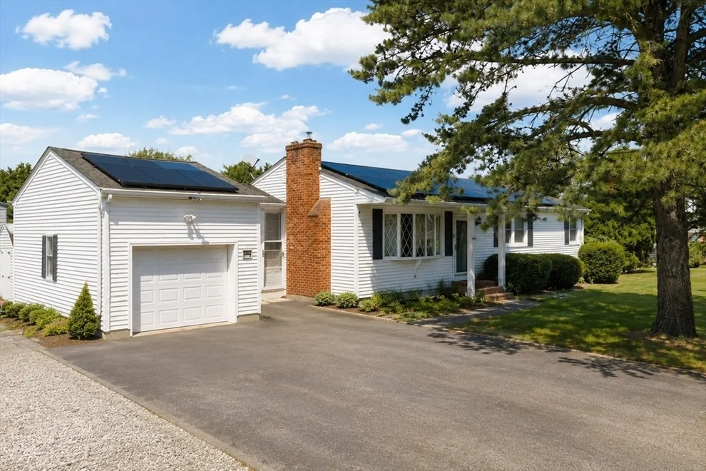 Unit for sale at 748 Warren Ave, Swansea, MA 02777