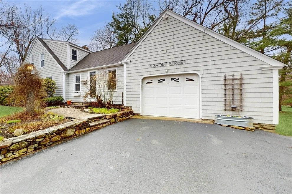 Unit for sale at 4 Short St, Holden, MA 01520