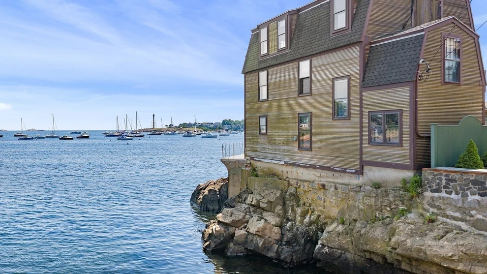 Unit for sale at 137R Front, Marblehead, MA 01945