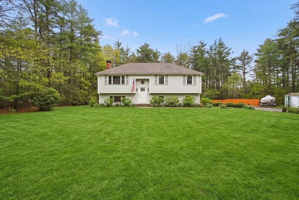 Unit for sale at 14 Treetop Ln, Duxbury, MA 02332