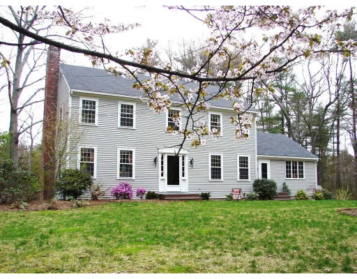 Unit for sale at 53 Gardner St, Hingham, MA 02043