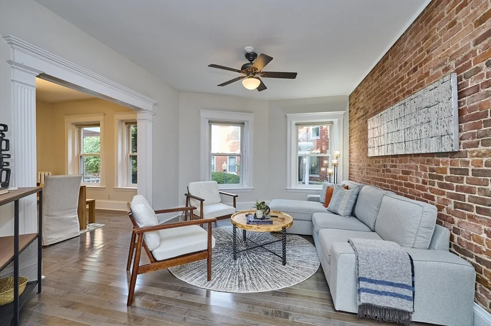 Unit for sale at 5 Auburn Ct, Brookline, MA 02446