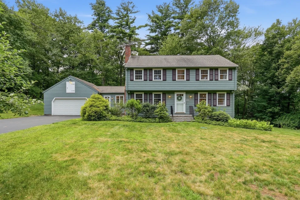 Unit for sale at 10 Beaver Dam Dr, Westford, MA 01886