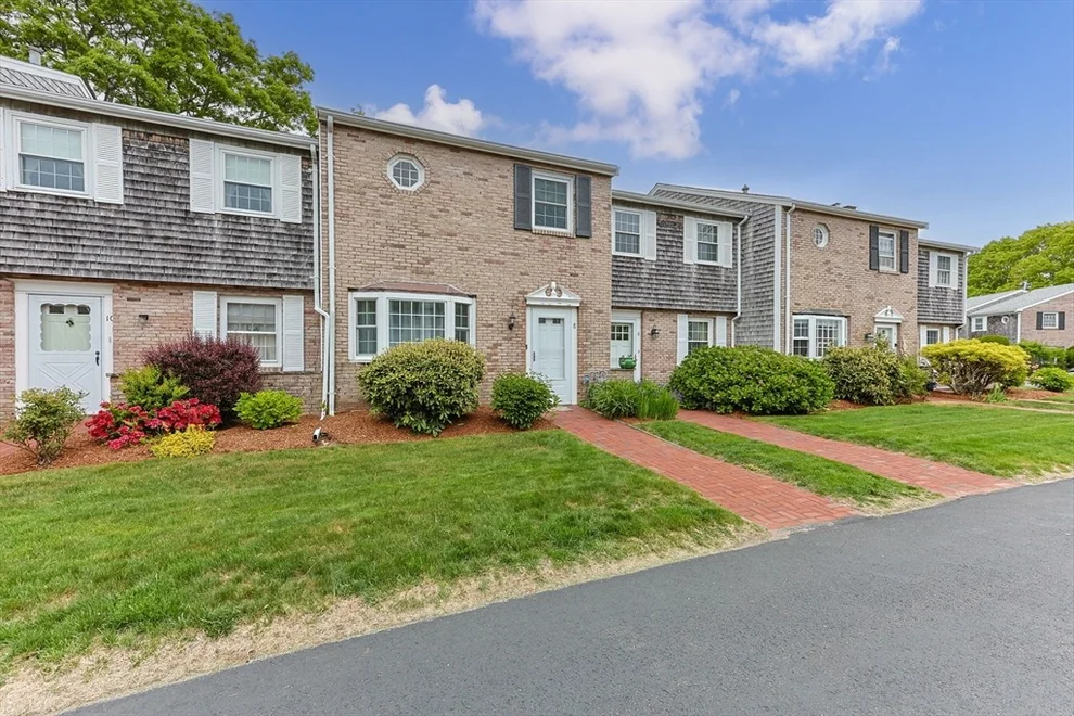 Unit for sale at 8 Louisburg Sq, Barnstable, MA 02632