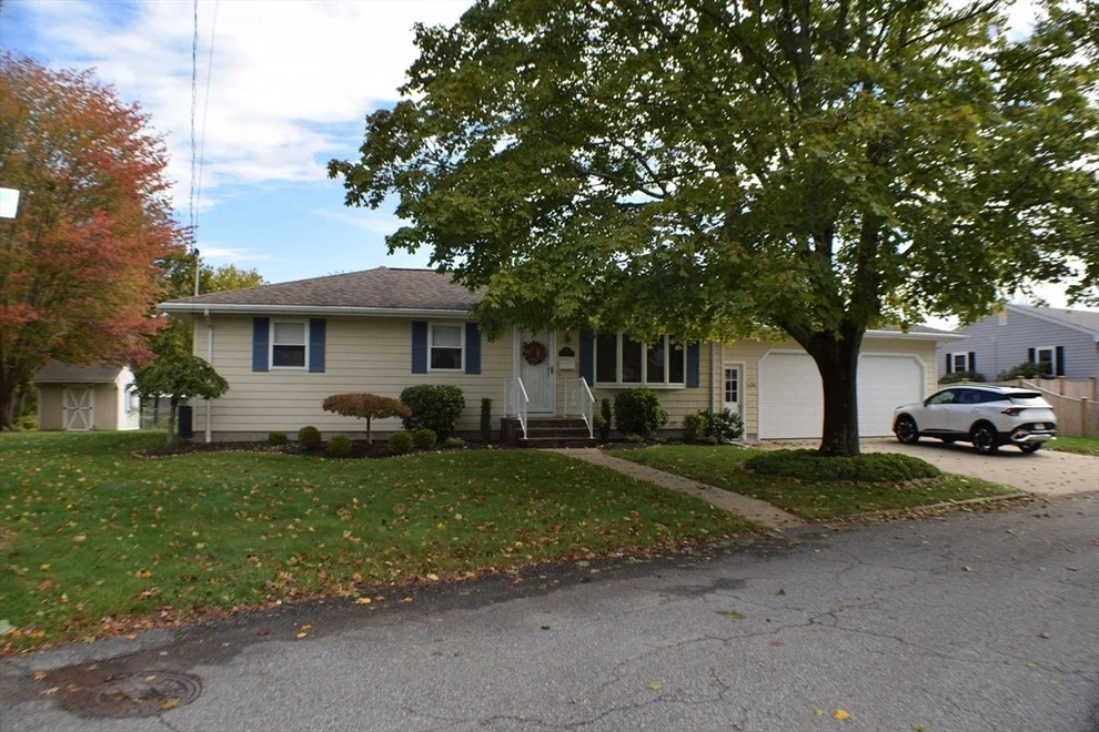 Unit for sale at 122 Robin Ln, Somerset, MA 02726