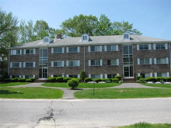 Unit for sale at 52 Fernview Ave, North Andover, MA 01845