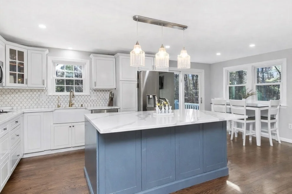 Unit for sale at 103 Cross St, Norwell, MA 02061