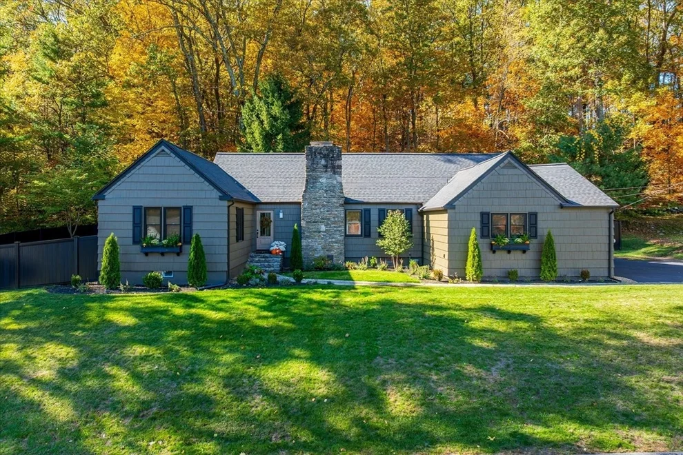 Unit for sale at 21 Linda Ave, Auburn, MA 01501