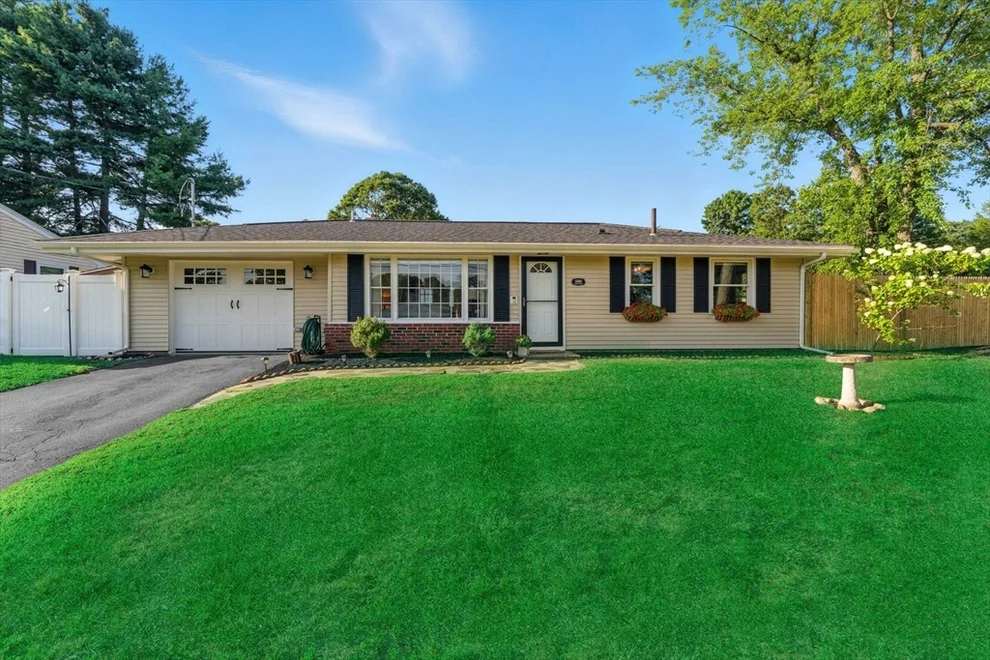 Unit for sale at 180 Patricia Dr, Bellingham, MA 02019