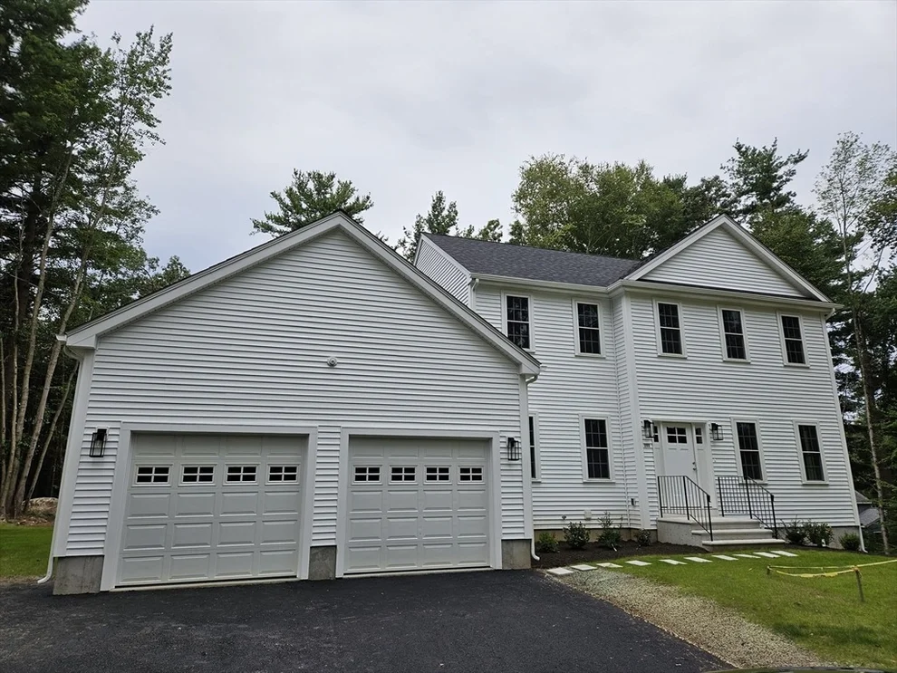Unit for sale at 133 Elm St, Uxbridge, MA 01569