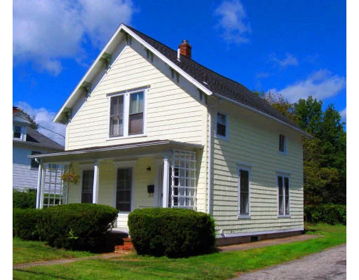 Unit for sale at 86 Pleasant St, Franklin, MA 02038