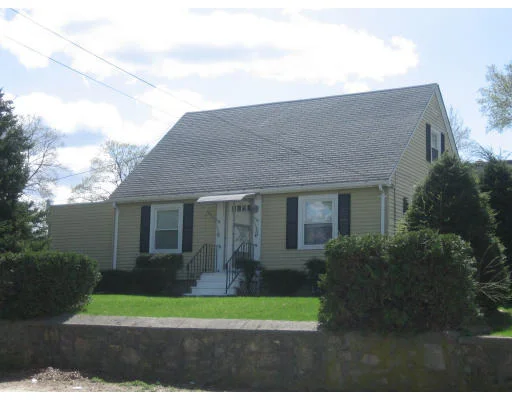 Unit for sale at 3 Racicot Ave, Webster, MA 01570