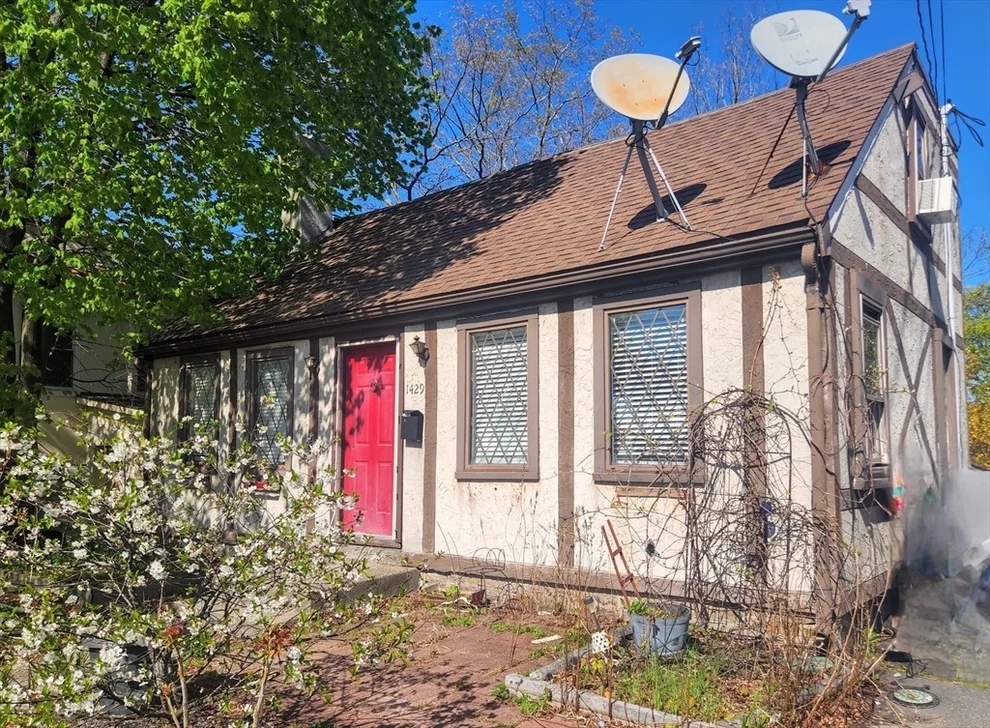 Unit for sale at 1429 Pleasant St., Weymouth, MA 02189