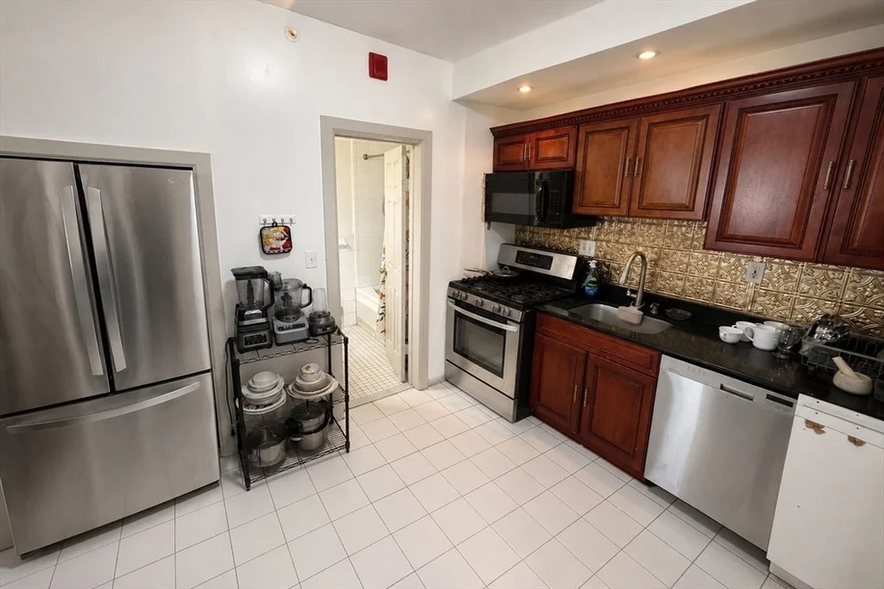 Unit for sale at 285 Lynn Shore Dr, Lynn, MA 01902