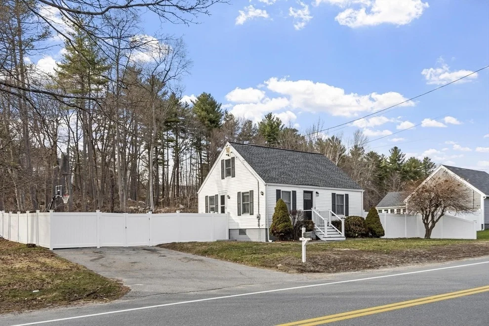 Unit for sale at 1430 Mammoth Rd, Dracut, MA 01826
