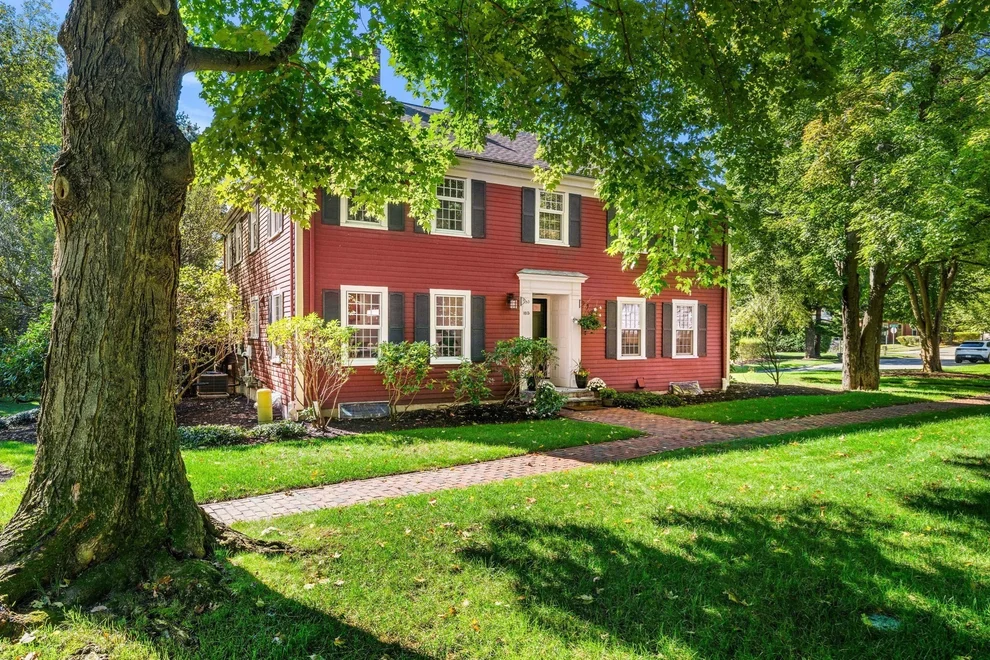 Unit for sale at 1015 Massachusetts Ave, Lexington, MA 02420