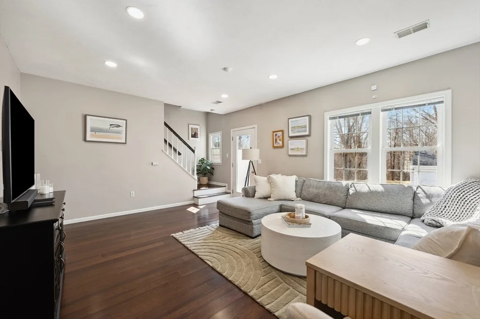 Unit for sale at 354 Tilden Commons Ln, Braintree, MA 02184