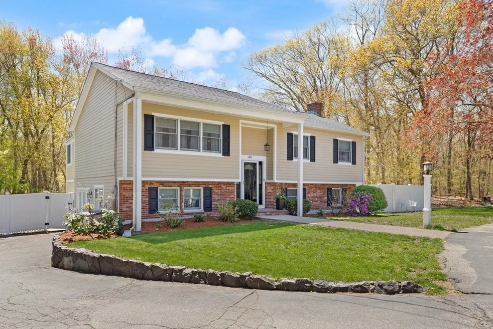 Unit for sale at 44 Pitman Drive, Reading, MA 01867