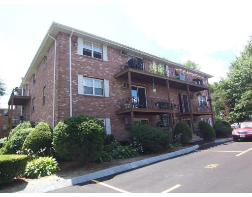Unit for sale at 5 Karen Cir, Billerica, MA 01821