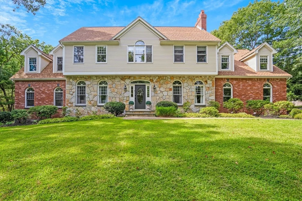 Unit for sale at 5 Mountain Rock Ln, Norfolk, MA 02056