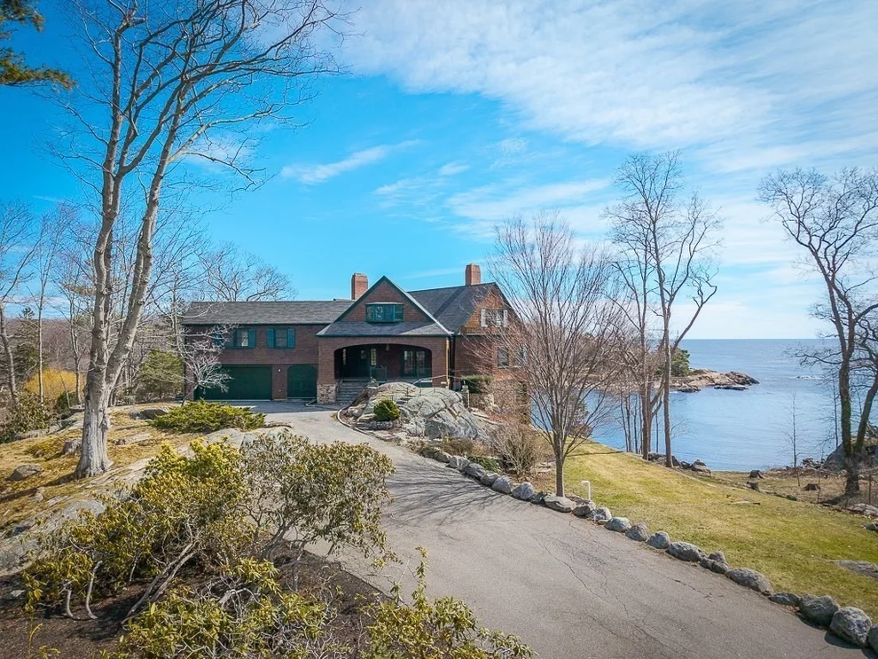 Unit for sale at 58 Masconomo St, Manchester, MA 01944