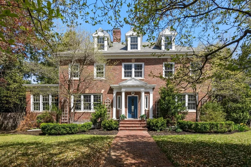 Unit for sale at 405 Commonwealth Ave, Newton, MA 02459
