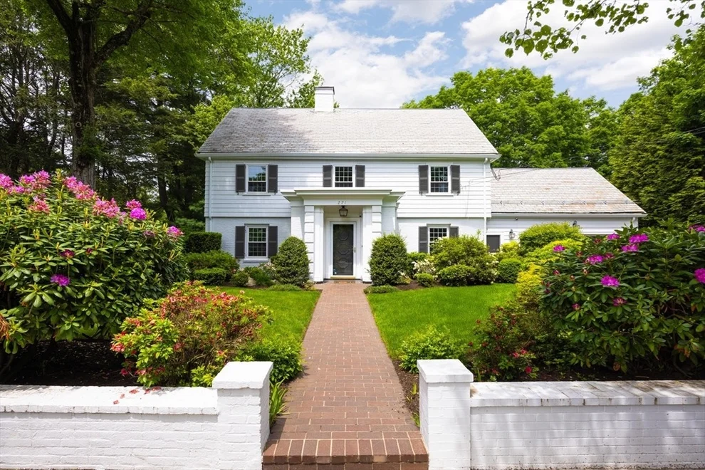 Unit for sale at 271 Greenwood St, Newton, MA 02459