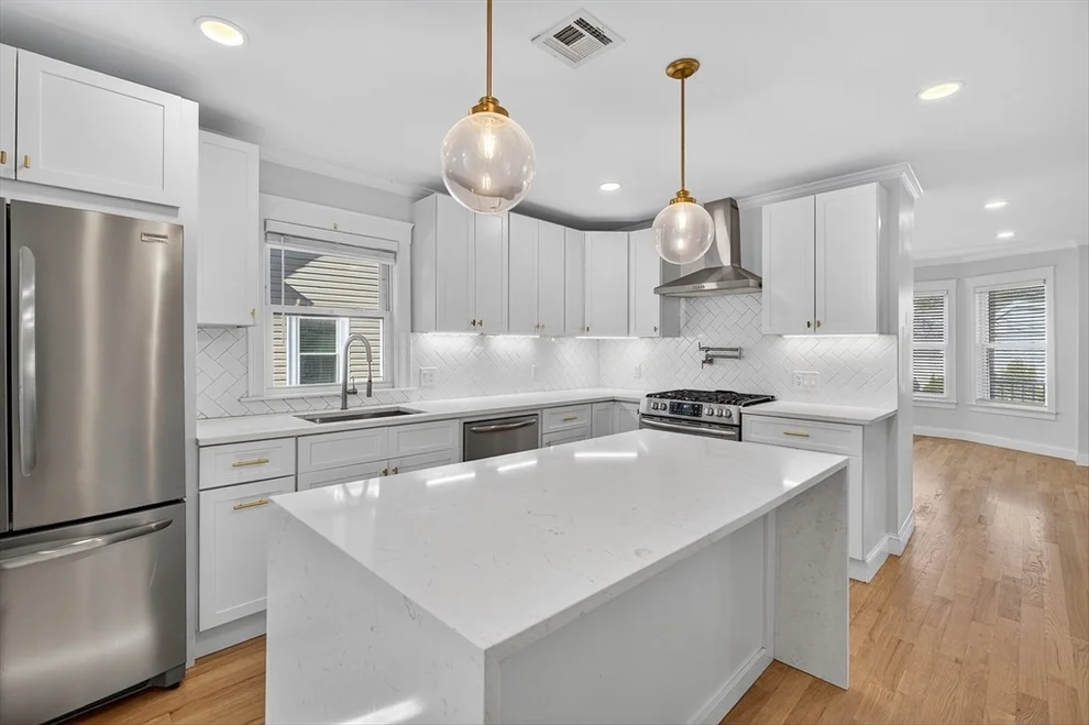 Unit for sale at 7-9 Rock Ave, Swampscott, MA 01907