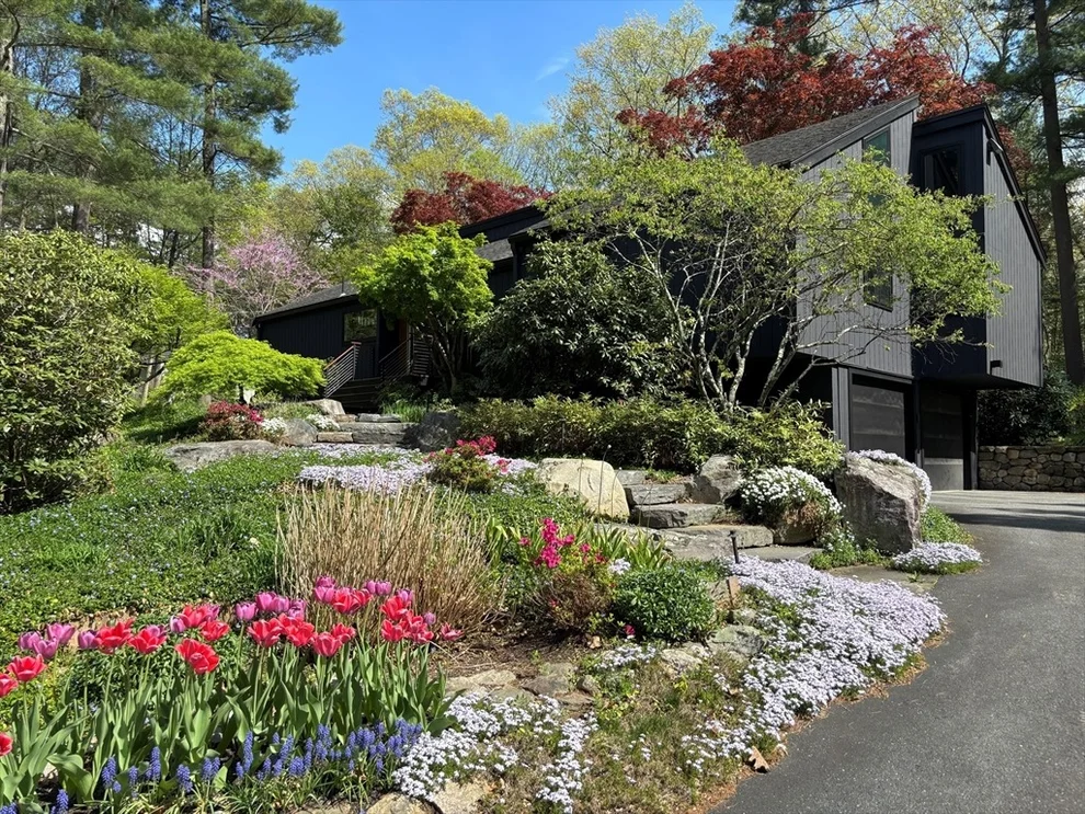 Unit for sale at 13 Robinwood Rd, Acton, MA 01720
