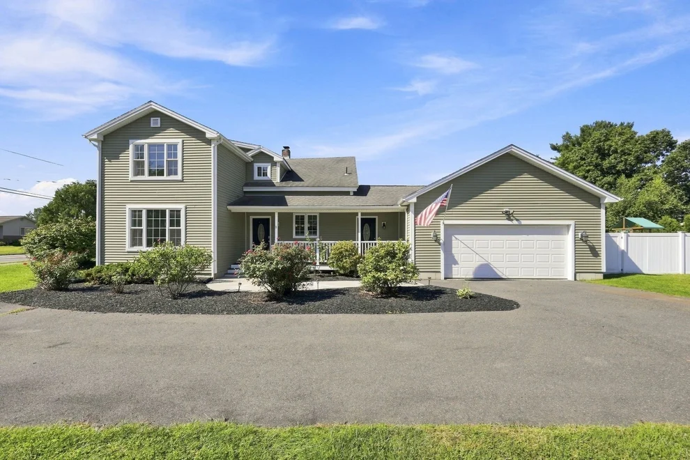 Unit for sale at 8 Caddyshack Dr, Chicopee, MA 01020