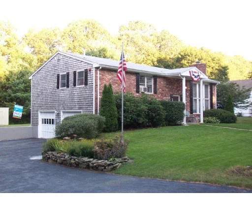 Unit for sale at 39 Ridgehill Rd, Attleboro, MA 02703