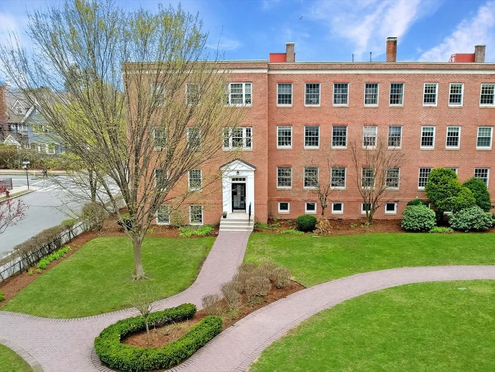 Unit for sale at 36 Browne St, Brookline, MA 02446