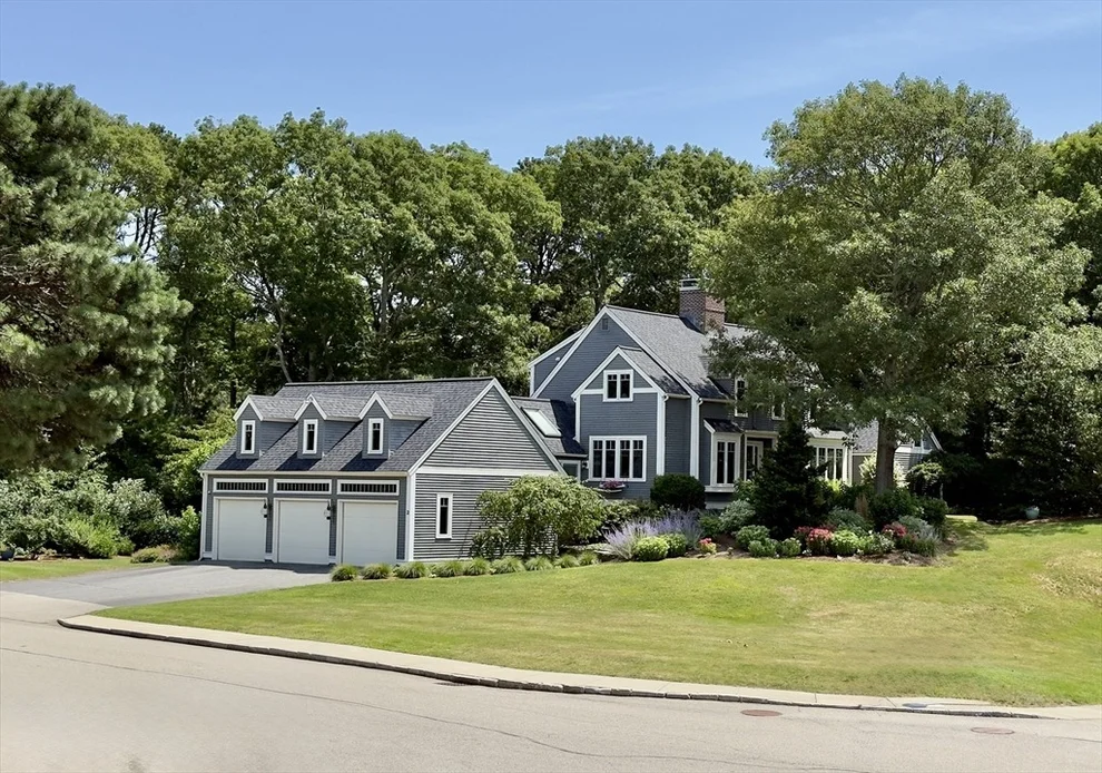 Unit for sale at 2 Bay Cliff Cir, Plymouth, MA 02360