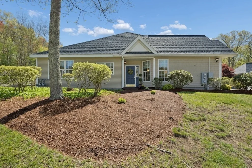 Unit for sale at 26 Summerfield Dr, Grafton, MA 01560