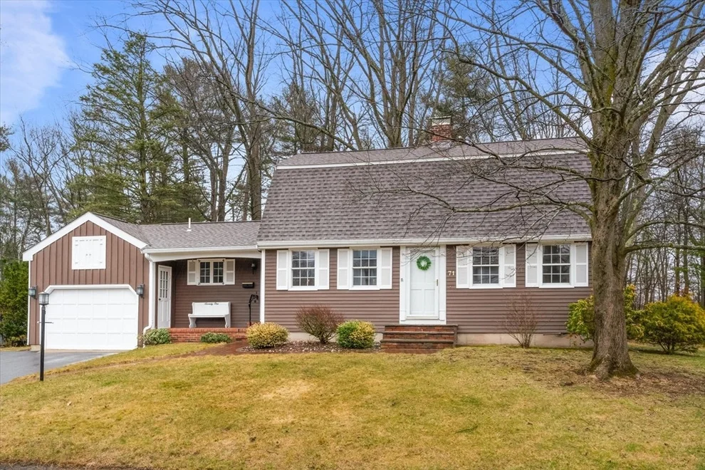 Unit for sale at 71 Cochrane Cir, Methuen, MA 01844