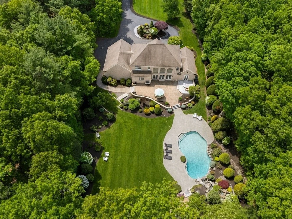 Unit for sale at 9 Fiorenza Dr, Wilmington, MA 01887