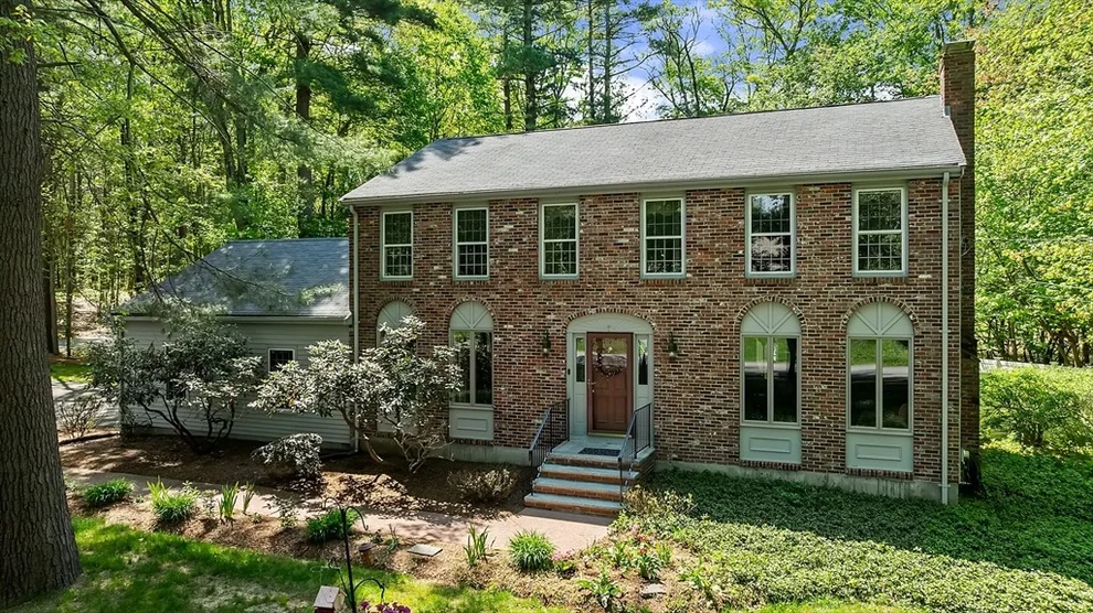Unit for sale at 3 Carl Rd, Walpole, MA 02081
