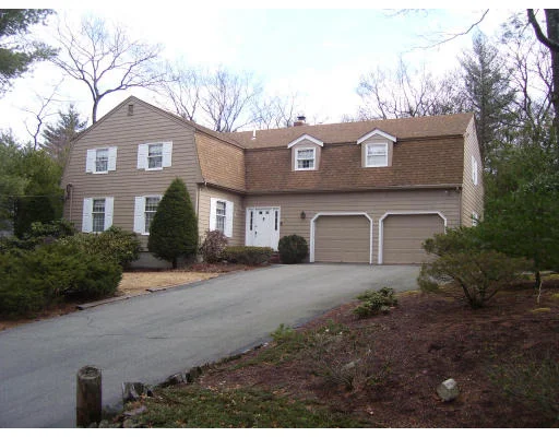 Unit for sale at 11 Fawn Cir, Randolph, MA 02368