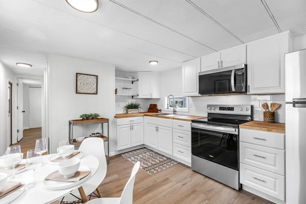 Unit for sale at 36 Klondike, Westfield, MA 01085