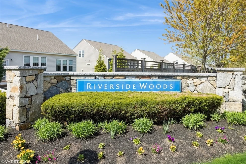 Unit for sale at 2 Hood Dr, Andover, MA 01810