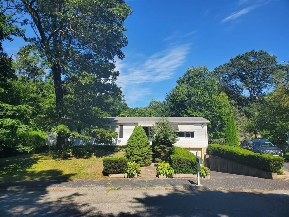 Unit for sale at 5 Damico Dr, Marlborough, MA 01752