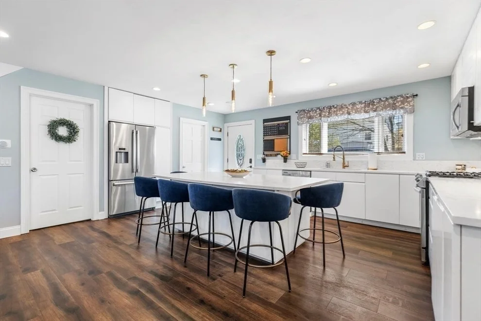 Unit for sale at 87 Alpine Pl, Franklin, MA 02038