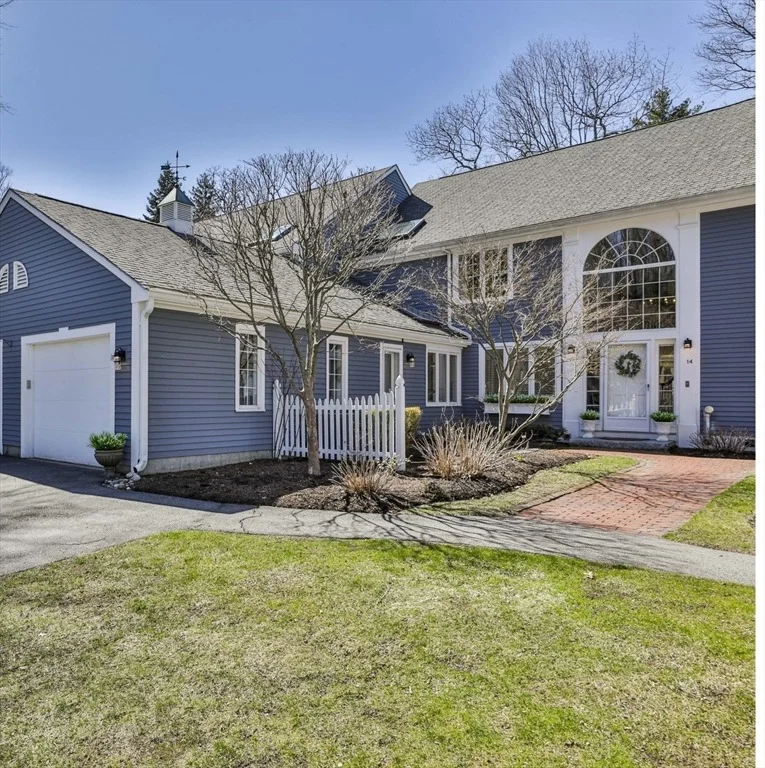 Unit for sale at 14 Hawkswood Ests, Amesbury, MA 01913