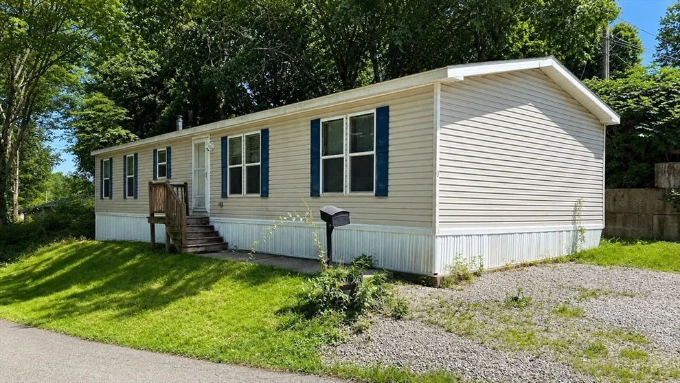 Unit for sale at 1 Breezy Bend, Auburn, MA 01501