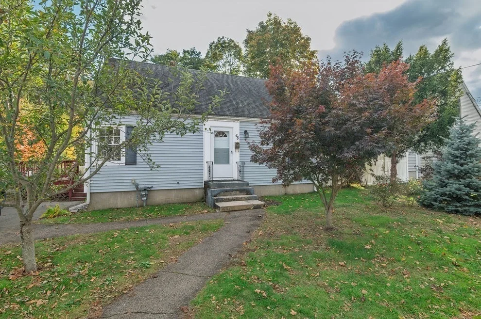 Unit for sale at 48 Apple Tree Ln, Weymouth, MA 02188
